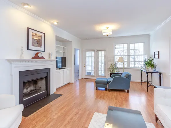 600 Copperline Dr Unit 208, Chapel Hill, NC 27516