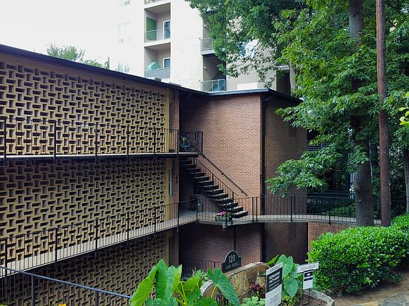 Easy walk up with ample street parking right out front