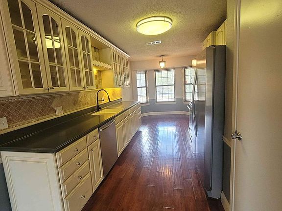 4th image of 540 Woodland Dr