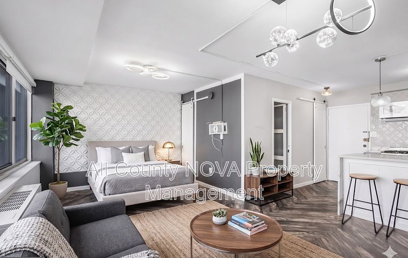 1st image of 922 24th St NW APT 301