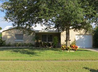 9469 Temple Ave, Seminole, FL 33772