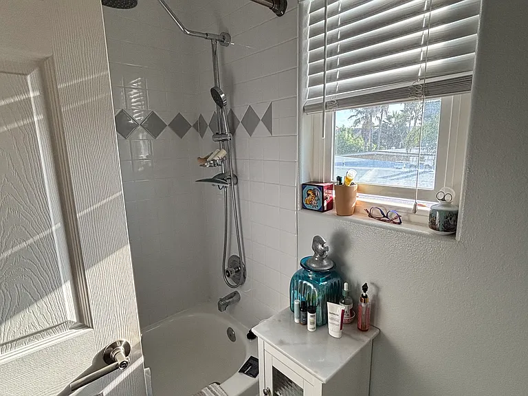 1321 Pacific Beach Dr #C — Photo 31