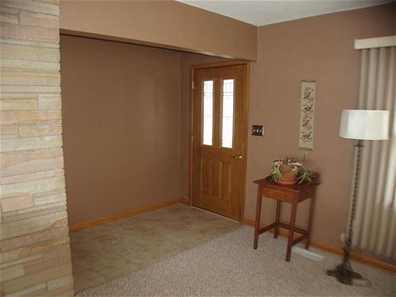 3rd image of 1300 Lakeshore Dr