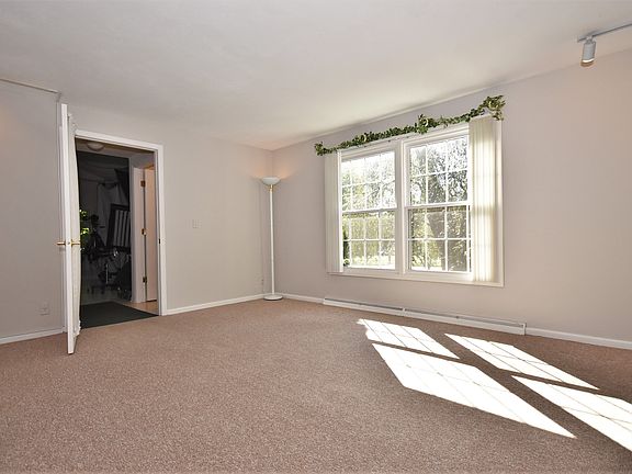 4th image of 1020 W Moreland Blvd