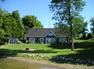 9031 N Lake Dr, Manitowoc, WI 54220