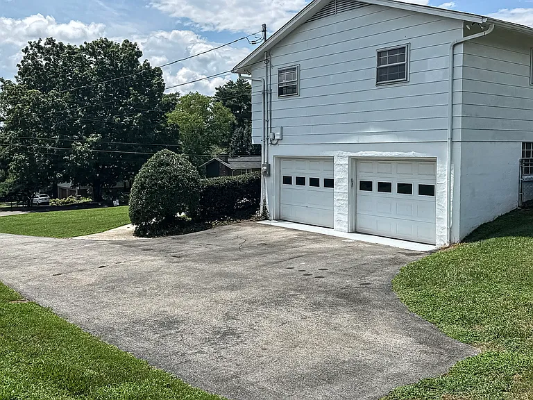 9521 Mobile Dr — Photo 58