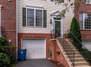 43681 Scarlet Sq, Chantilly, VA 20152