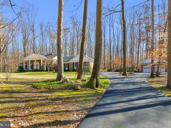 7113 Sylvan Glen Ln, Fairfax Station, VA 22039