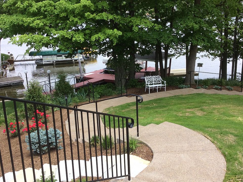 2nd image of 829 Hickory Way