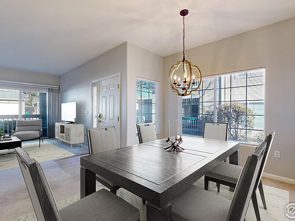 5th image of 1120 Opal St #104