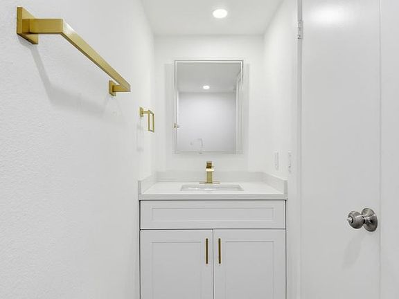 5th image of 44200 Kingtree Ave Unit 16