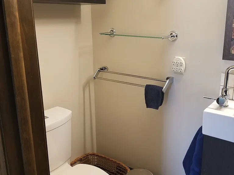 926 Village Green Ln — Photo 5