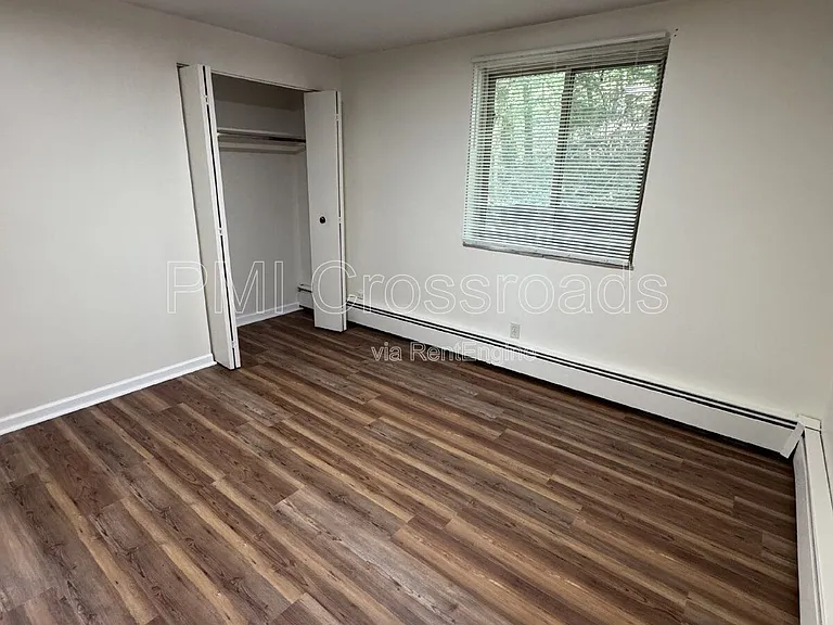 2323 Newton St #4 — Photo 12