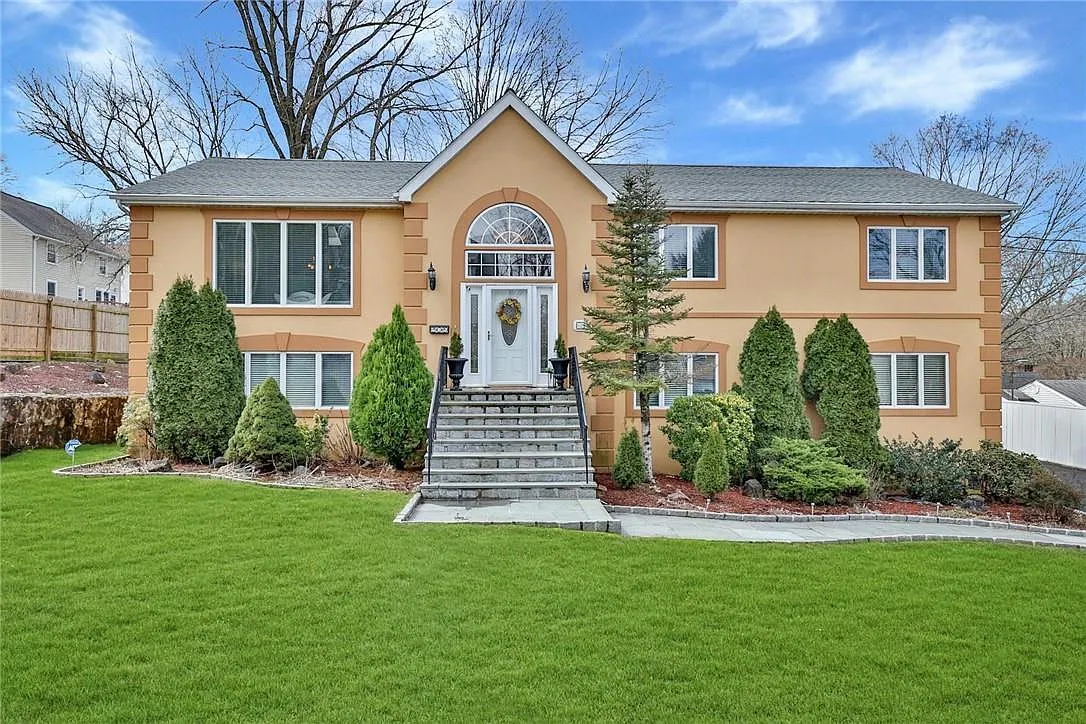 62 Lincoln Place photo 1