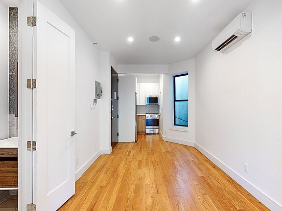 5th image of 322 E 93rd St APT 3