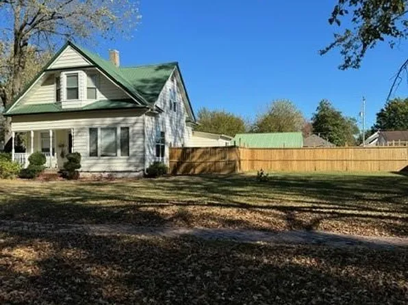 1812 N Locust St, Pittsburg, KS 66762