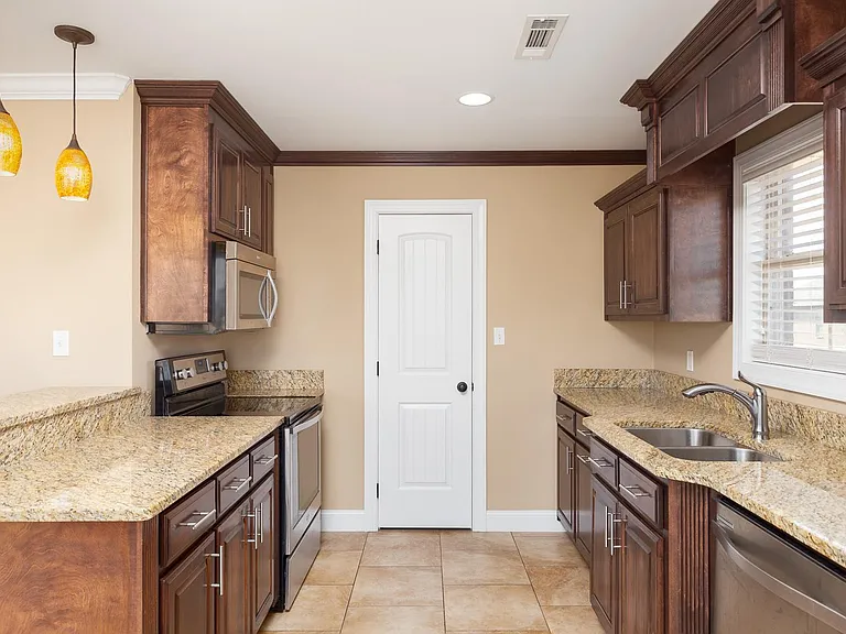 102 Cottonwood Dr — Photo 7