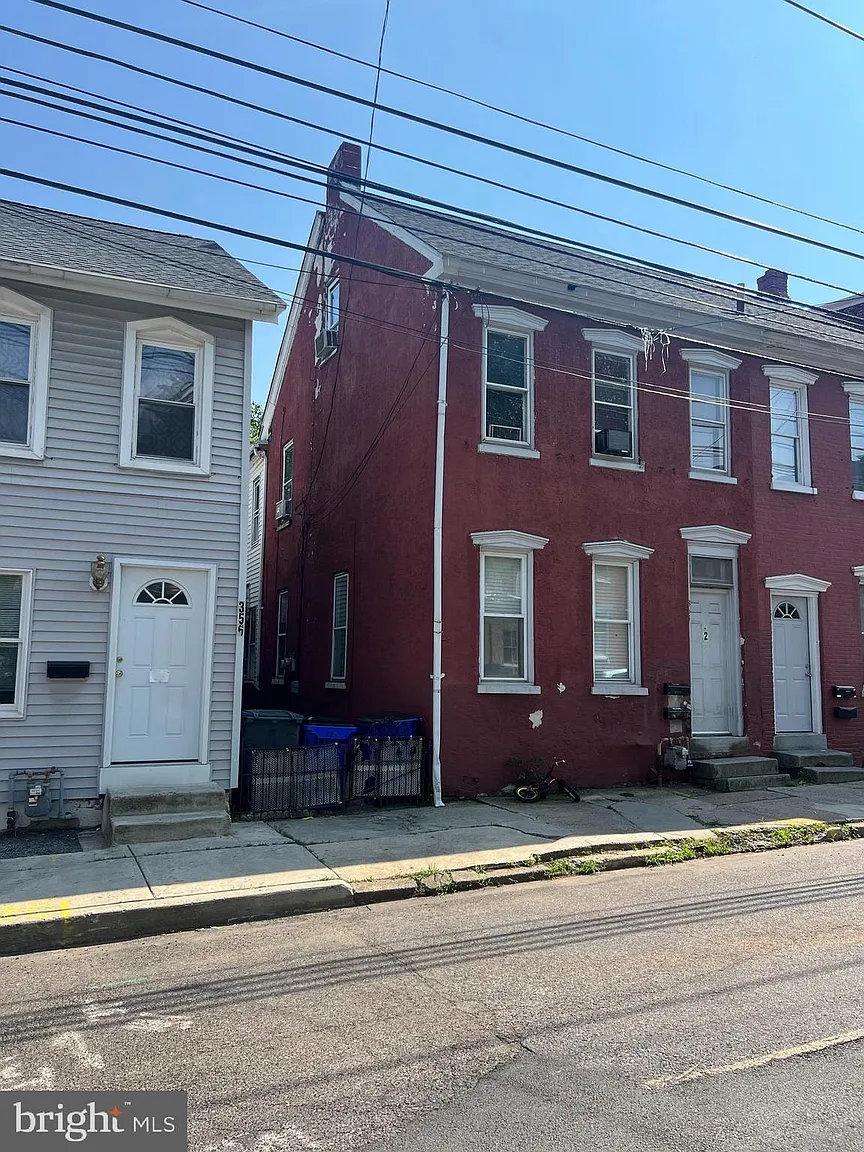 354 Beech St photo 1