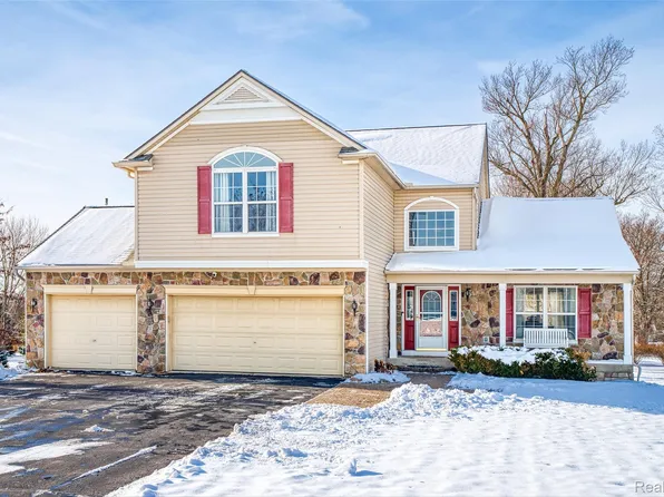 2686 Magnolia Garden Dr, Howell, MI 48843