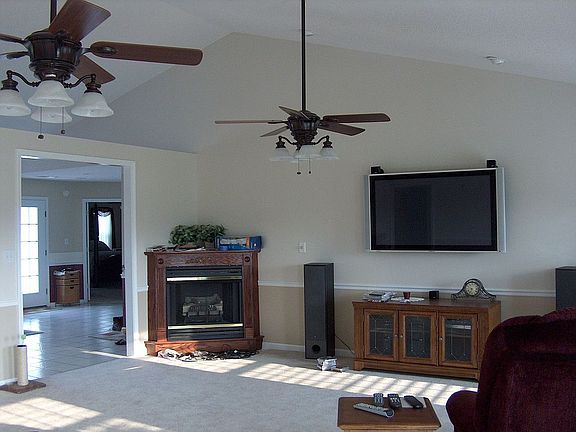 Huge Family Room w/ fireplace