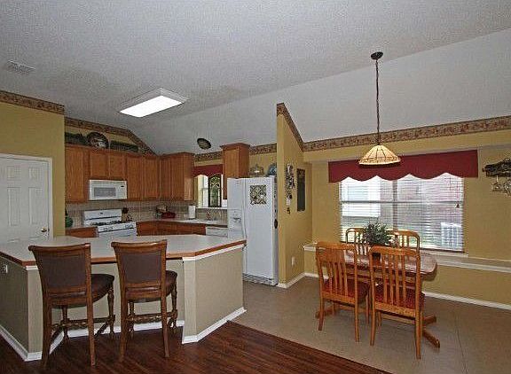 3rd image of 7241 Yellowstone Dr