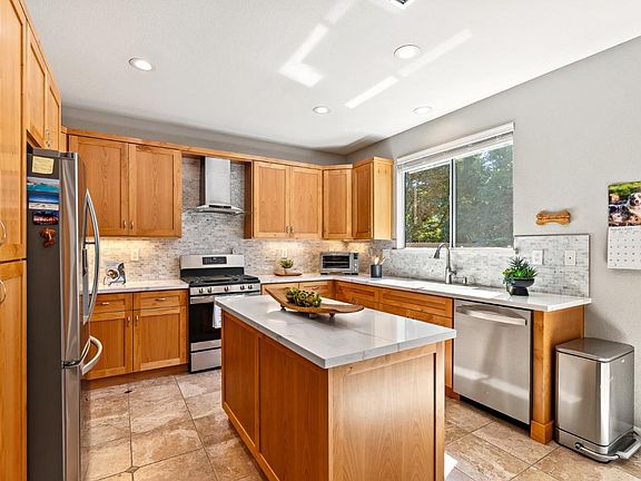 4th image of 49 Monterey Vista Dr