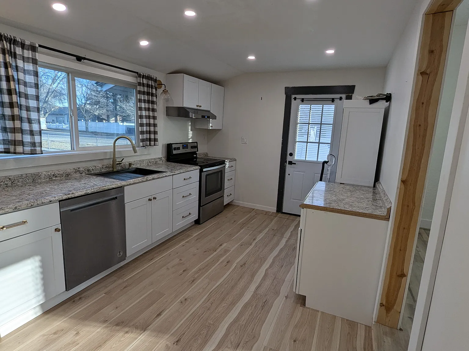 2 bed, 832 sqft, $1,450 — Photo 4