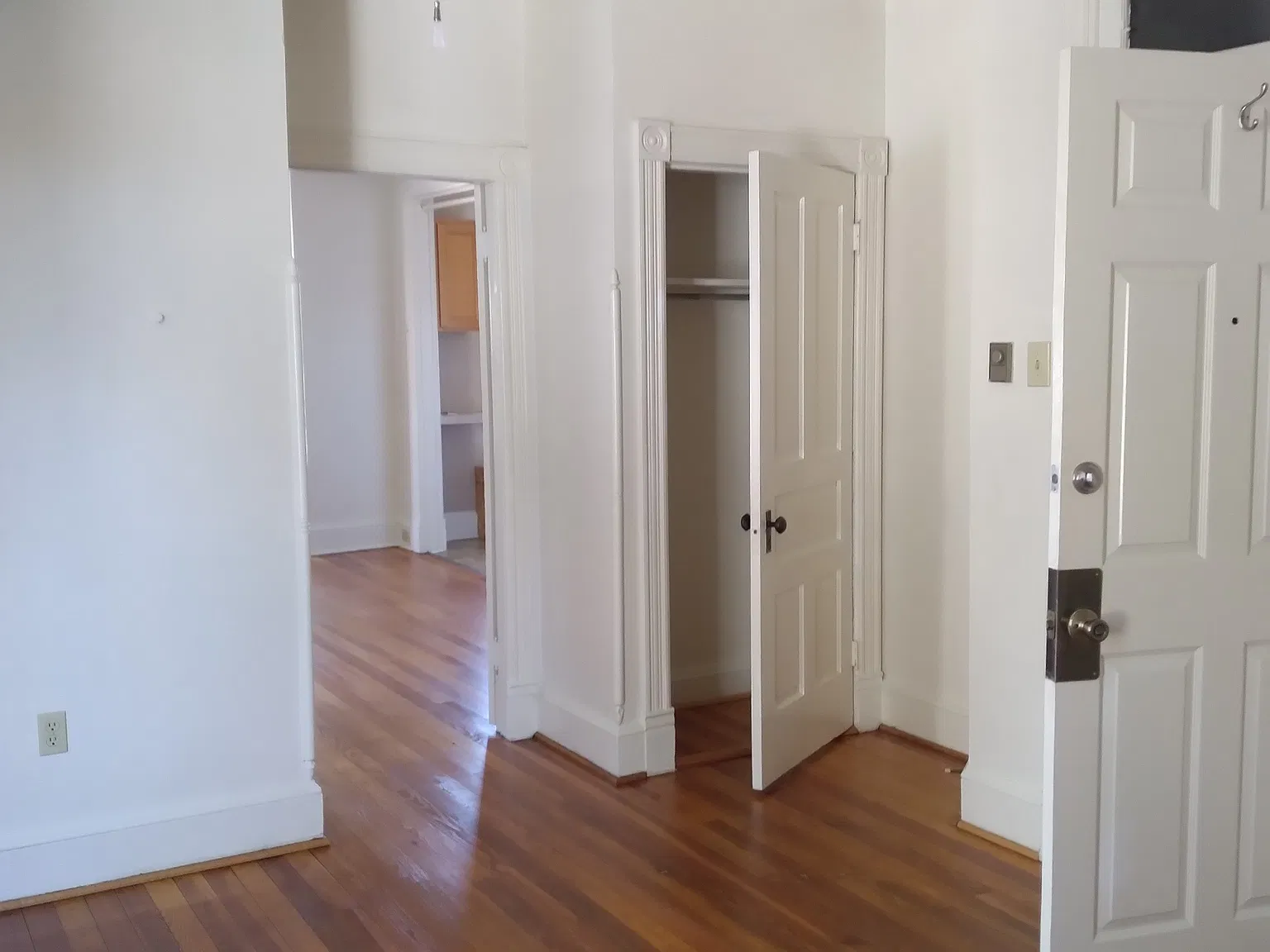 1 bed, 770 sqft, $875 — Photo 2