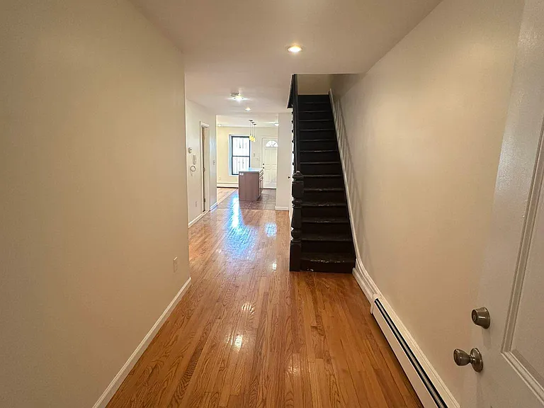 21 Vernon Ave #1 — Photo 9
