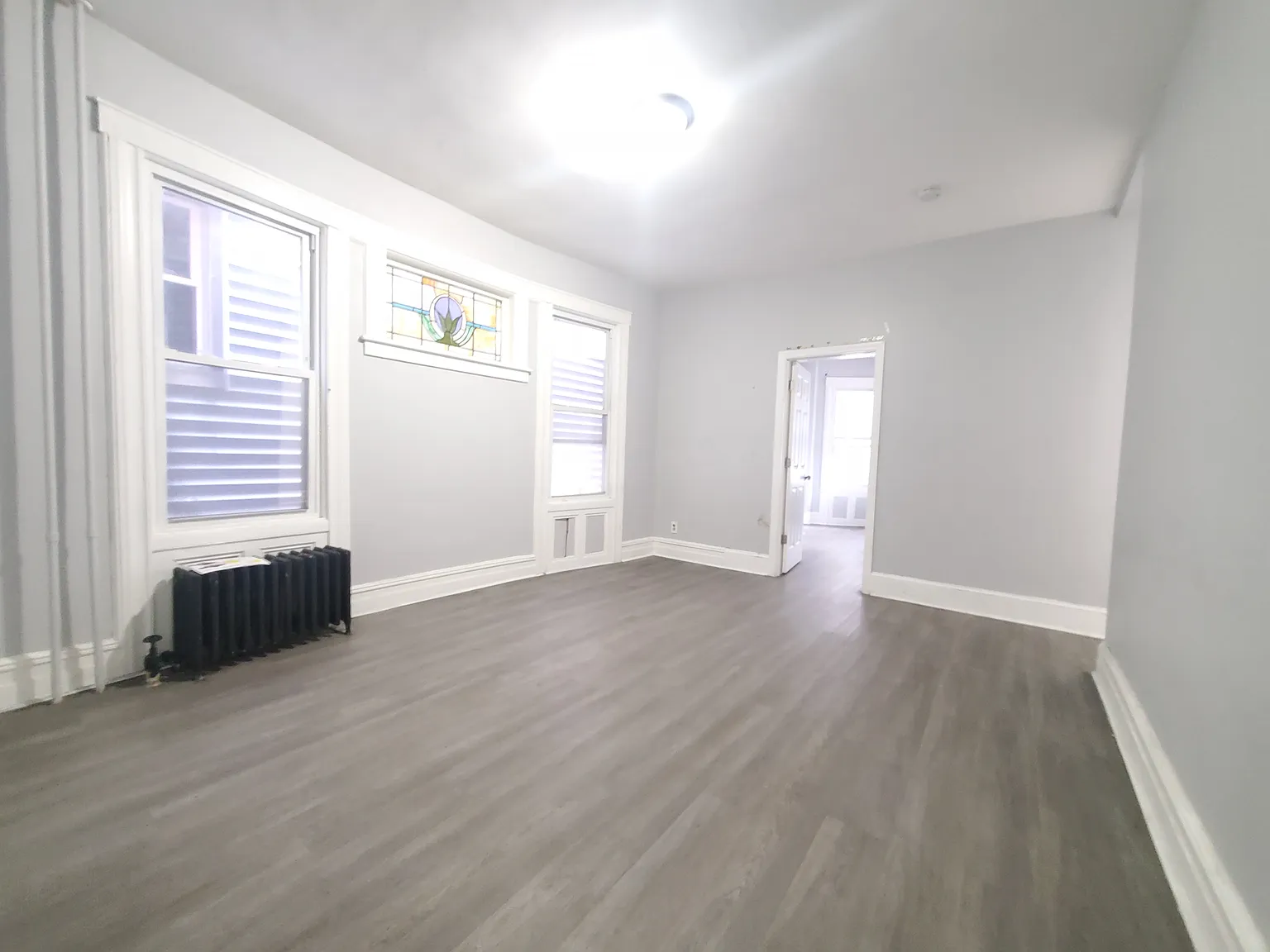 3 bed, 1000 sqft, $2,200 — Photo 3