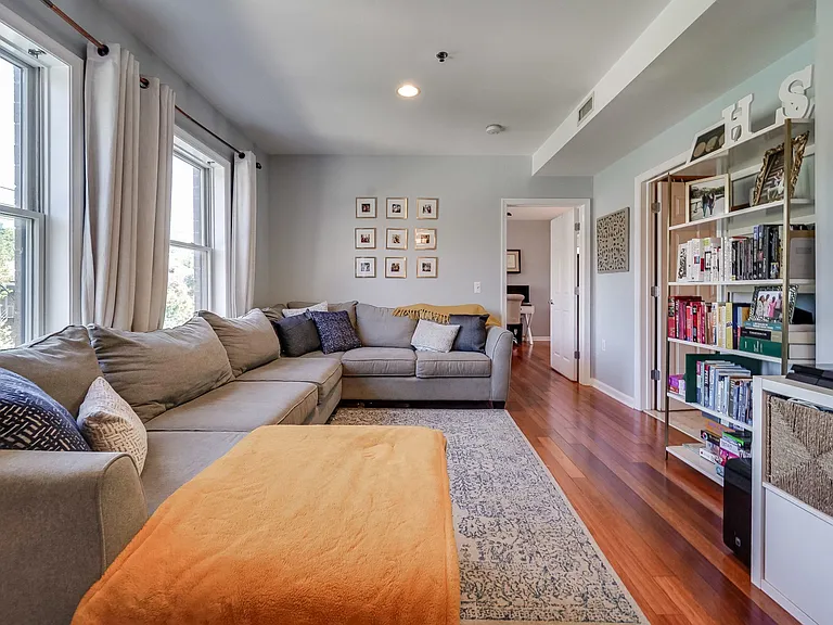 650 2nd St #4G — Photo 4