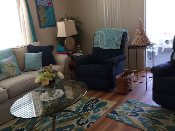 4th image of 26375 Williamsburg Dr