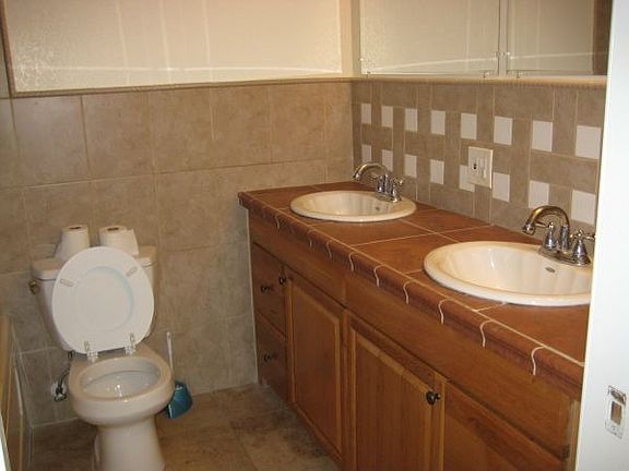 5th image of 1426 S Magnolia Ave