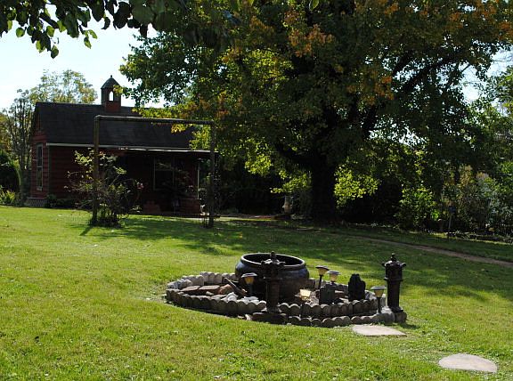 3rd image of 908 Jefferson Cir