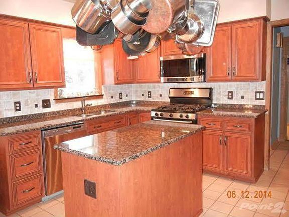 905 Hartman Ln kitchen 2