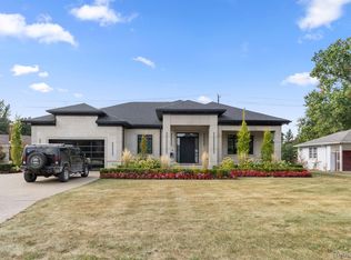 6 Hampton Ct, Dearborn, MI 48124