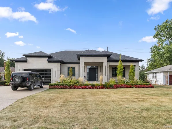 6 Hampton Ct, Dearborn, MI 48124