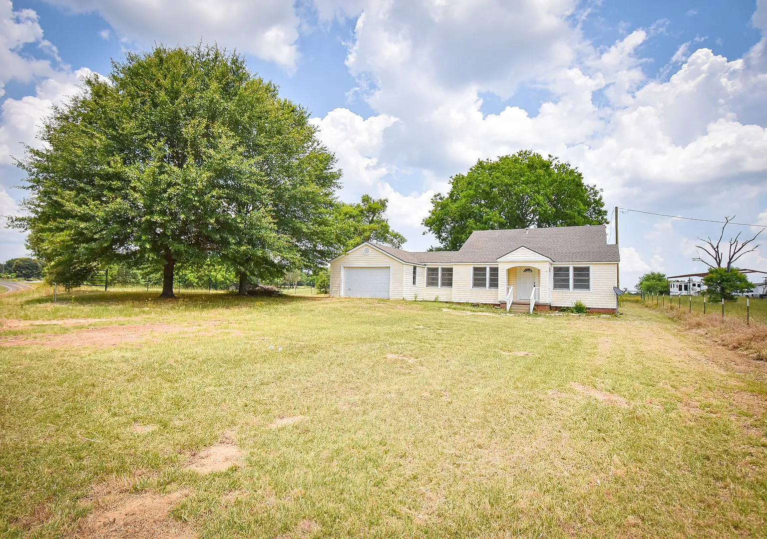 2 Bedroom 1 Bath On Acreage in Lindale ISD! — Photo 2