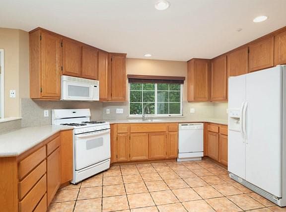 5th image of 811 Mimosa Creek Ln