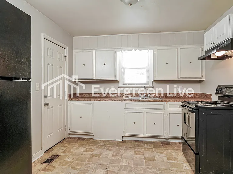 129 Winburn St — Photo 6