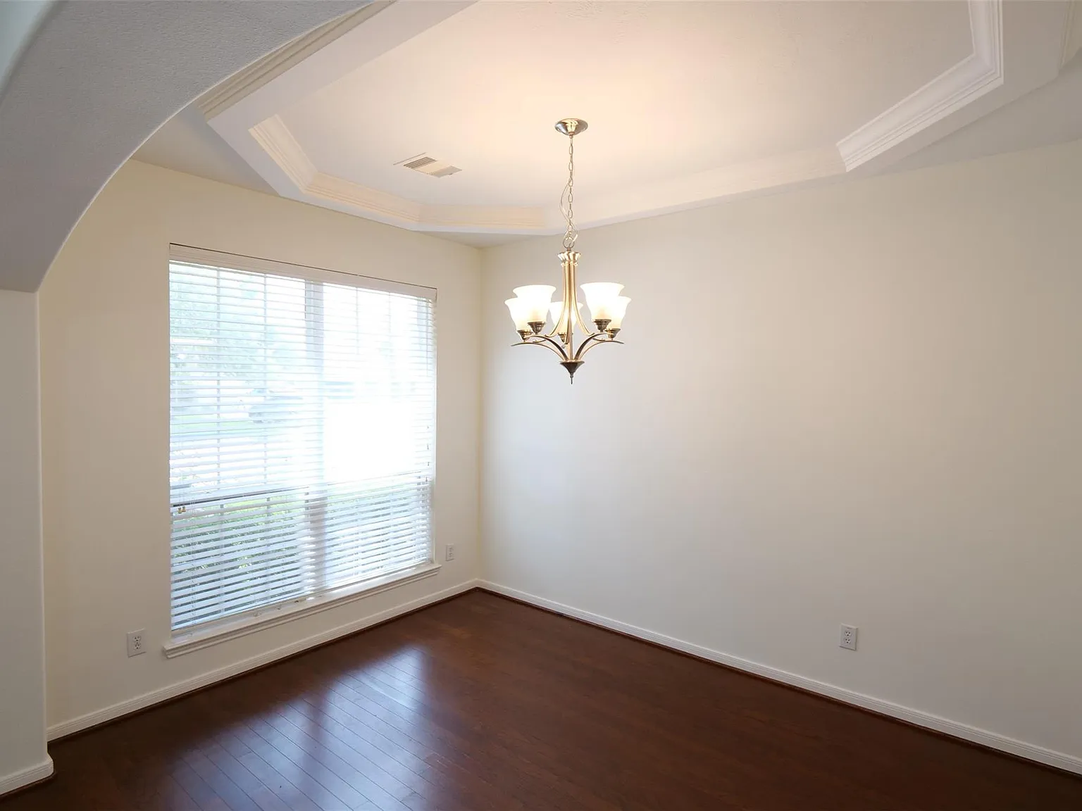 4 bed, 2.5 bath, 2958 sqft, $2,700 — Photo 4