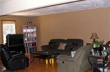 3rd image of 266 Hemlock Dr