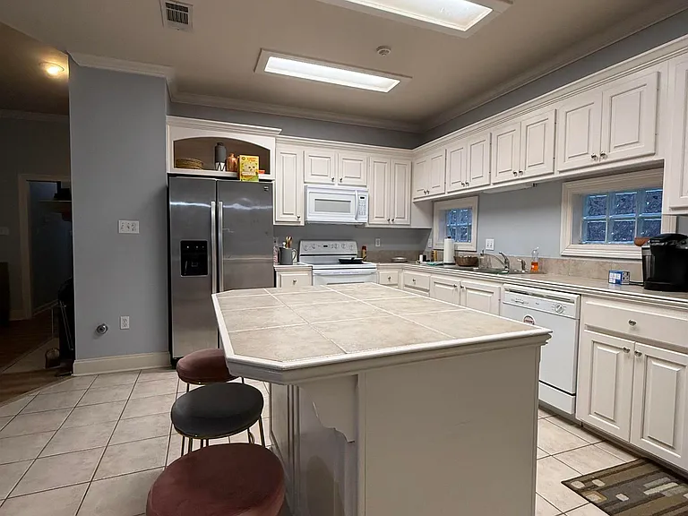 5545 Ducros Dr — Photo 4