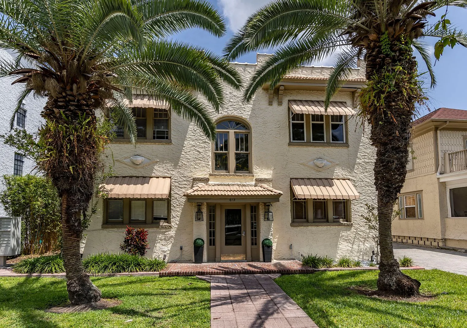 Charming Downtown Orlando 1/1 Corner Condo Near Lake Eola! — Photo 1