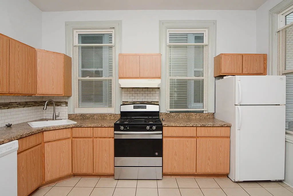 3 bed, 1500 sqft, $3,000 — Photo 2