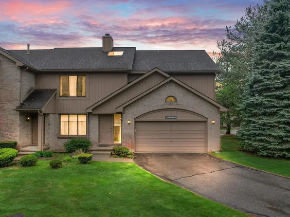 29584 Sierra Pointe Cir, Farmington, MI 48331