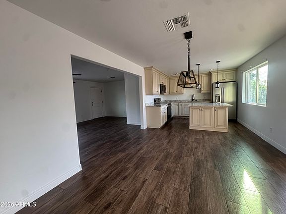 5th image of 1114 E 9TH Avenue