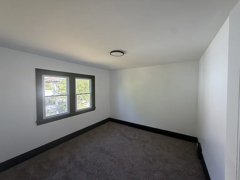 11201 Revere Ave — Photo 8
