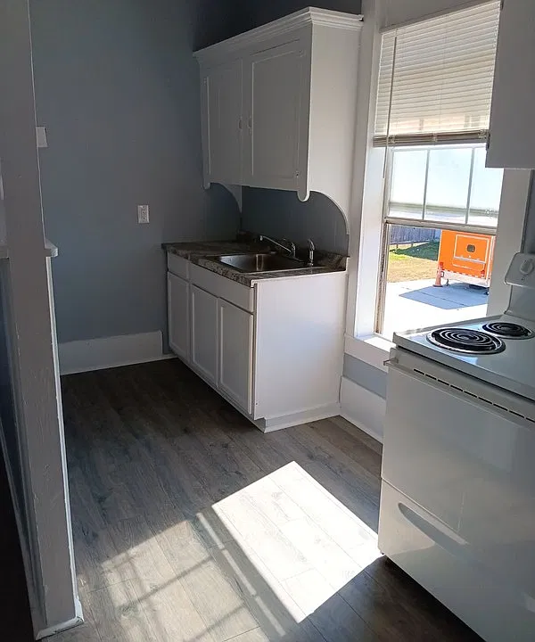 215 W King Ave #4