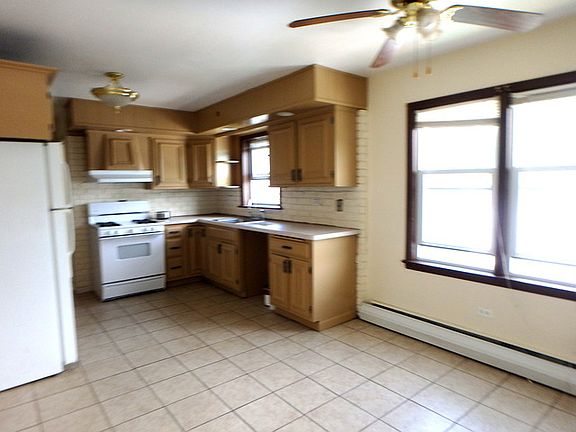 5th image of 2523 Grunewald St APT 2